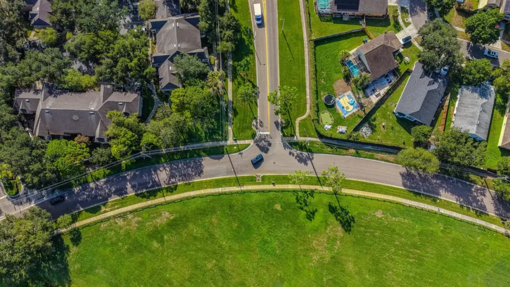 Vista aérea ilustrativa de un vecindario residencial de Florida